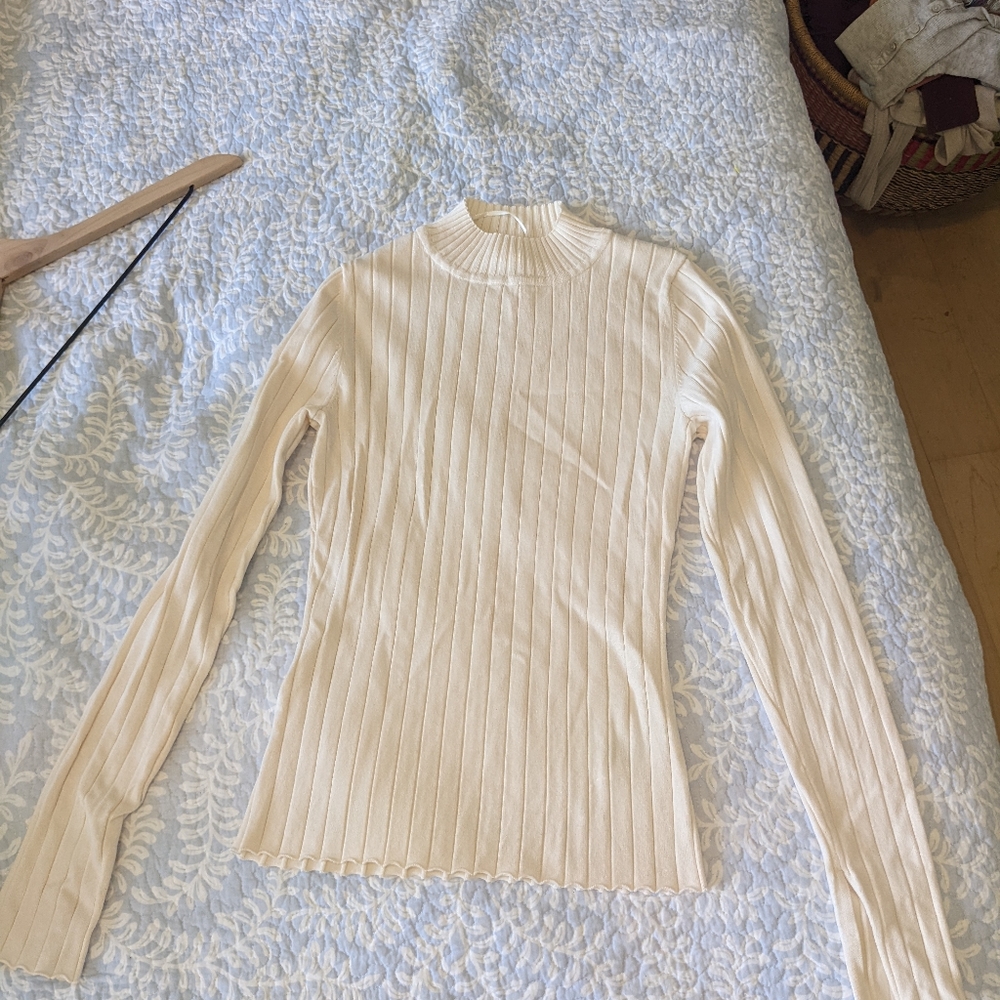 H&M white scalloped turtleneck, size S